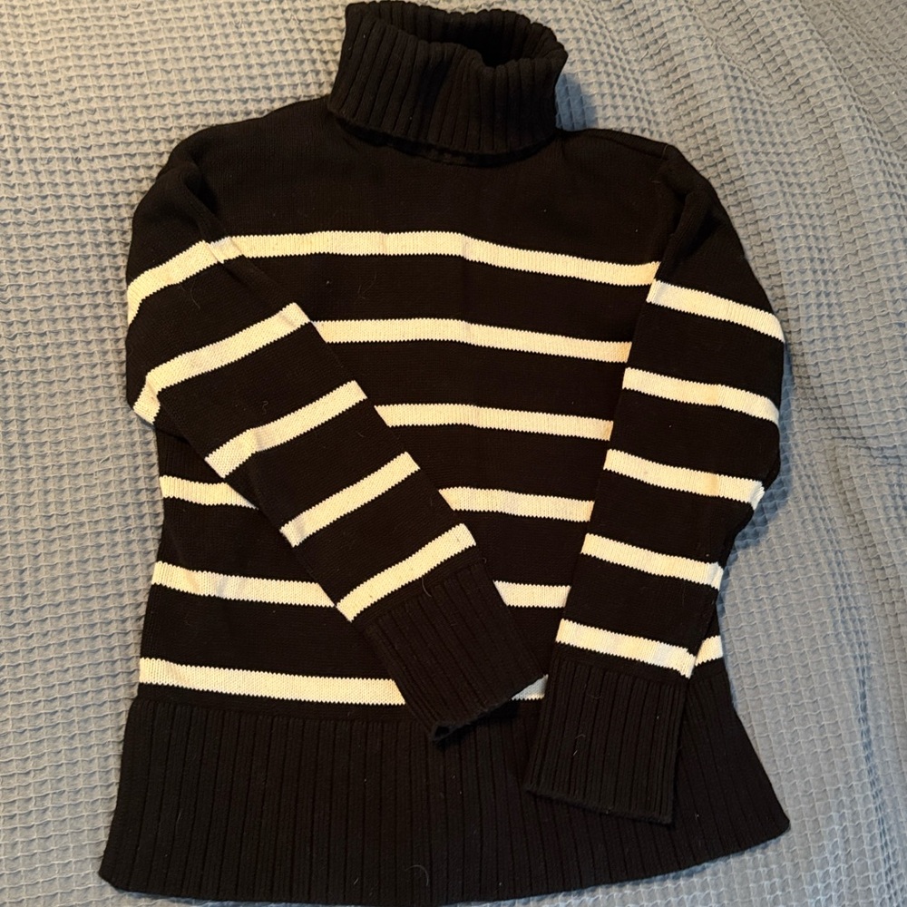 Old navy  Black and White Turtleneck Sweater xs